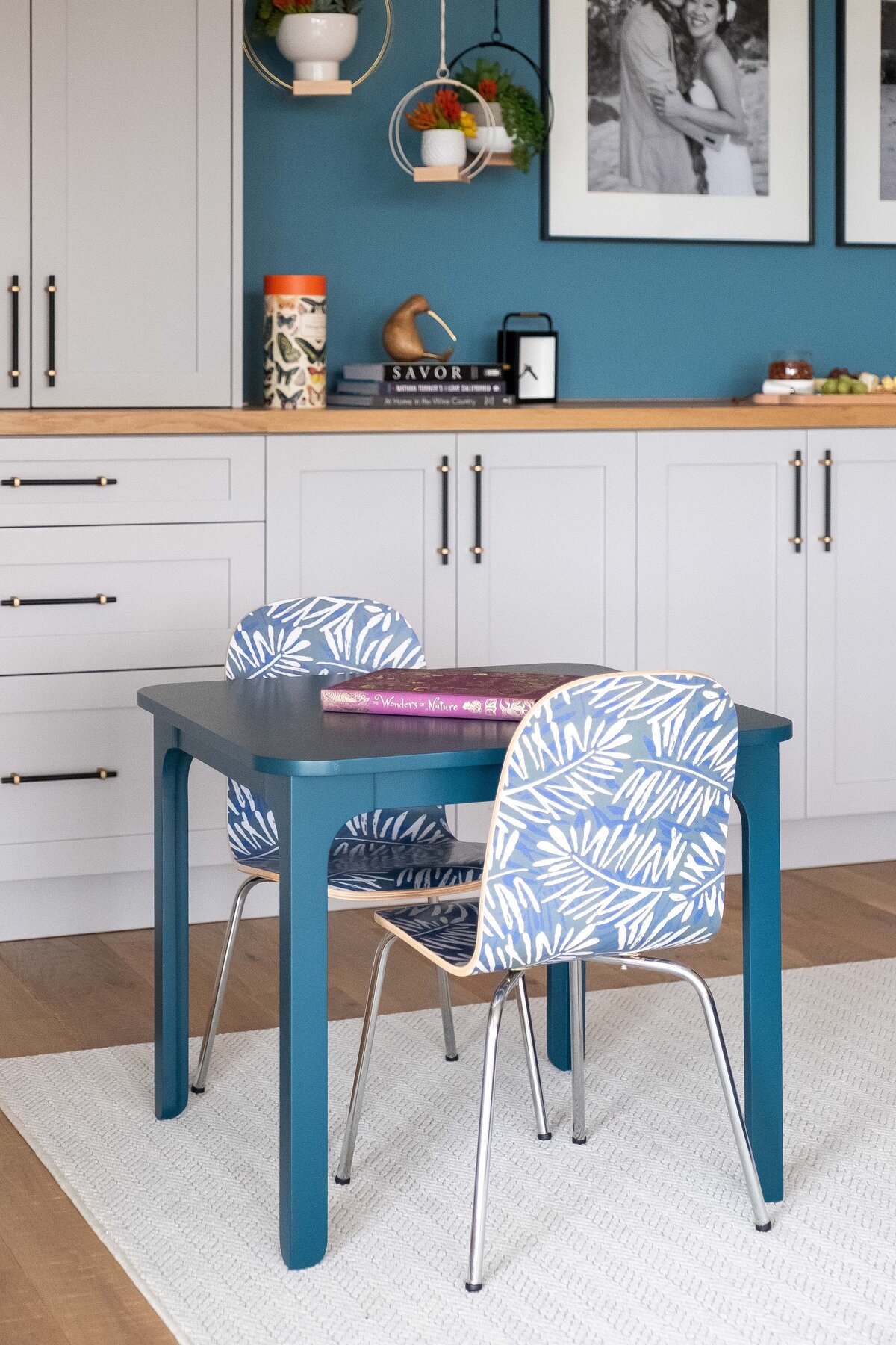 Furnish_Living Room_Kids Table_Kids Chairs_Book