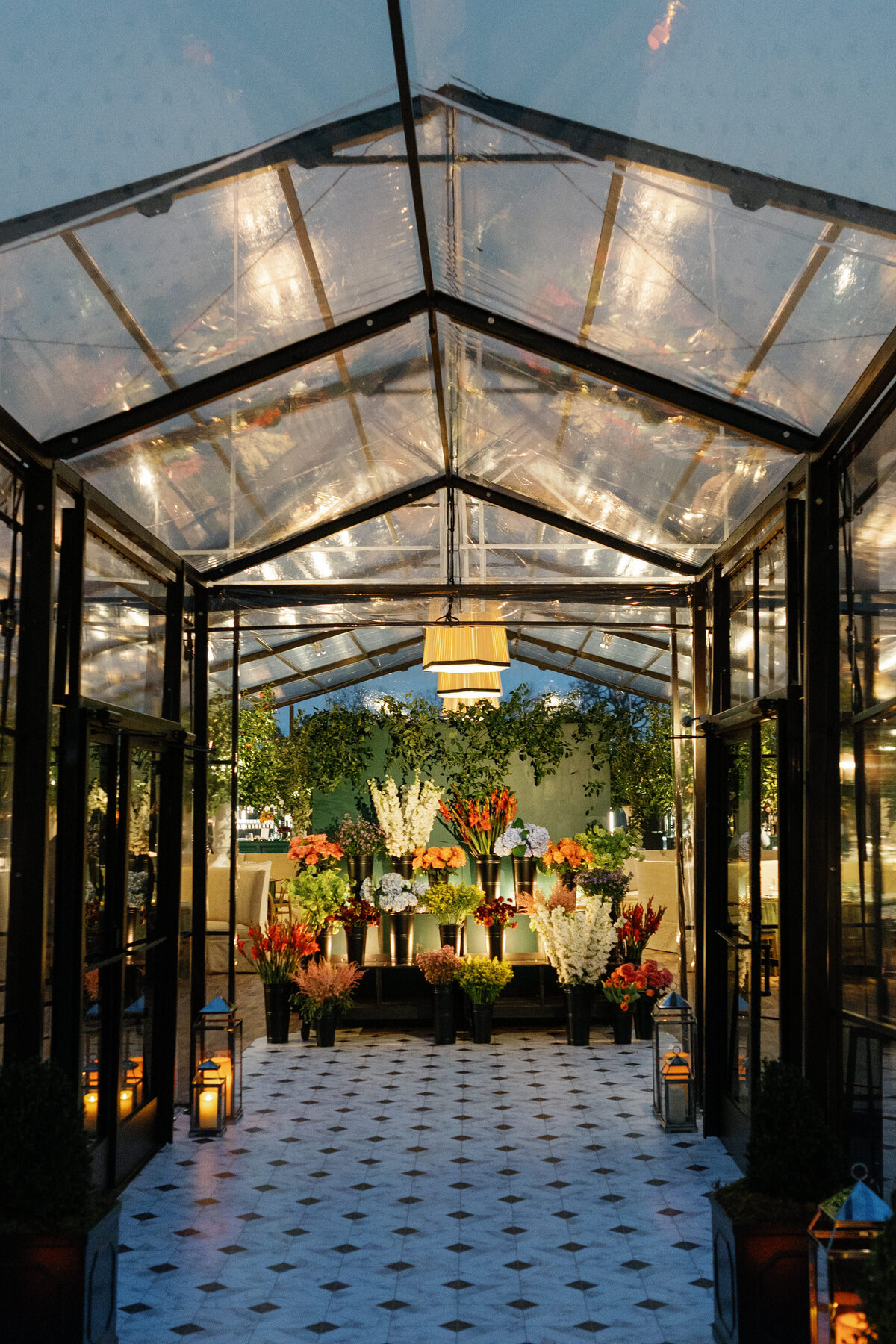 Evening candle lit wedding reception in Dallas with a garden feel