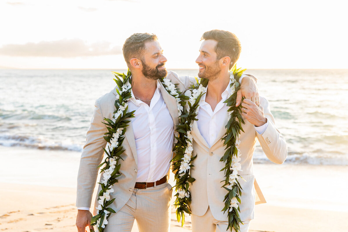 sam sex wedding photography in Hawaii
