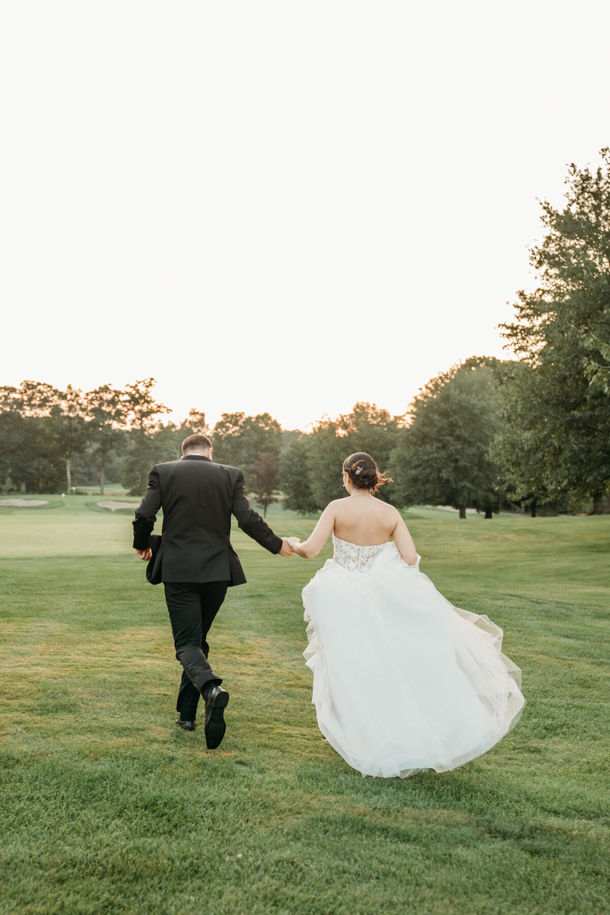 first-look-at-springfield-country-club-wedding-5