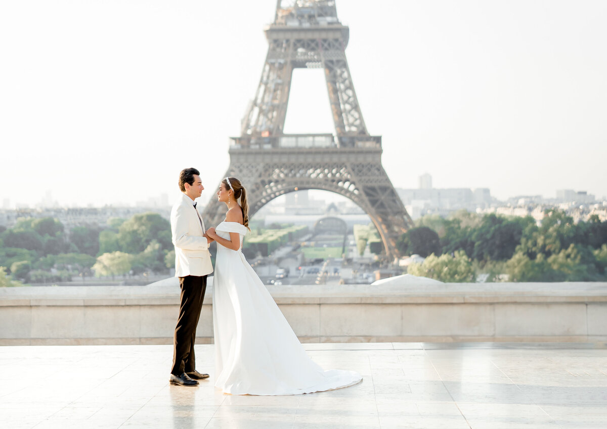 Bridal photoshoot at the Eiffel Tower Pronovias dress