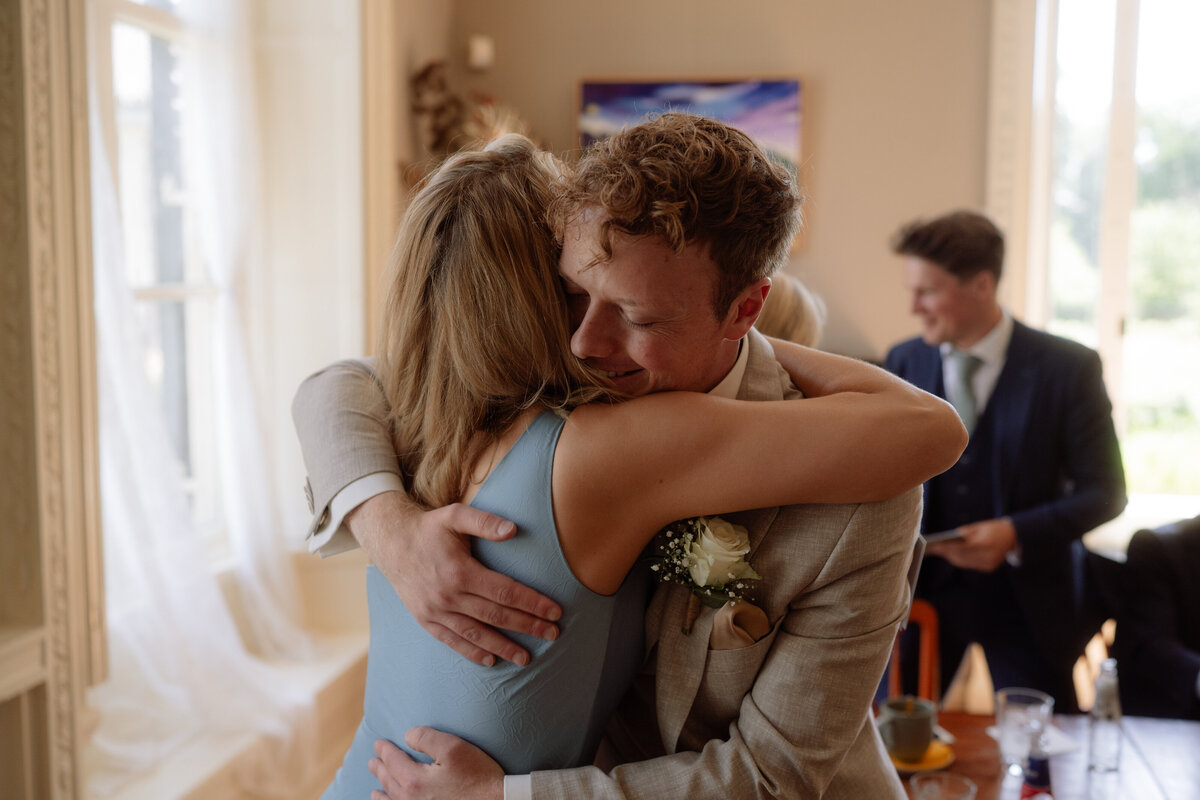 trouwfotograaf-groningen-knuffel-5