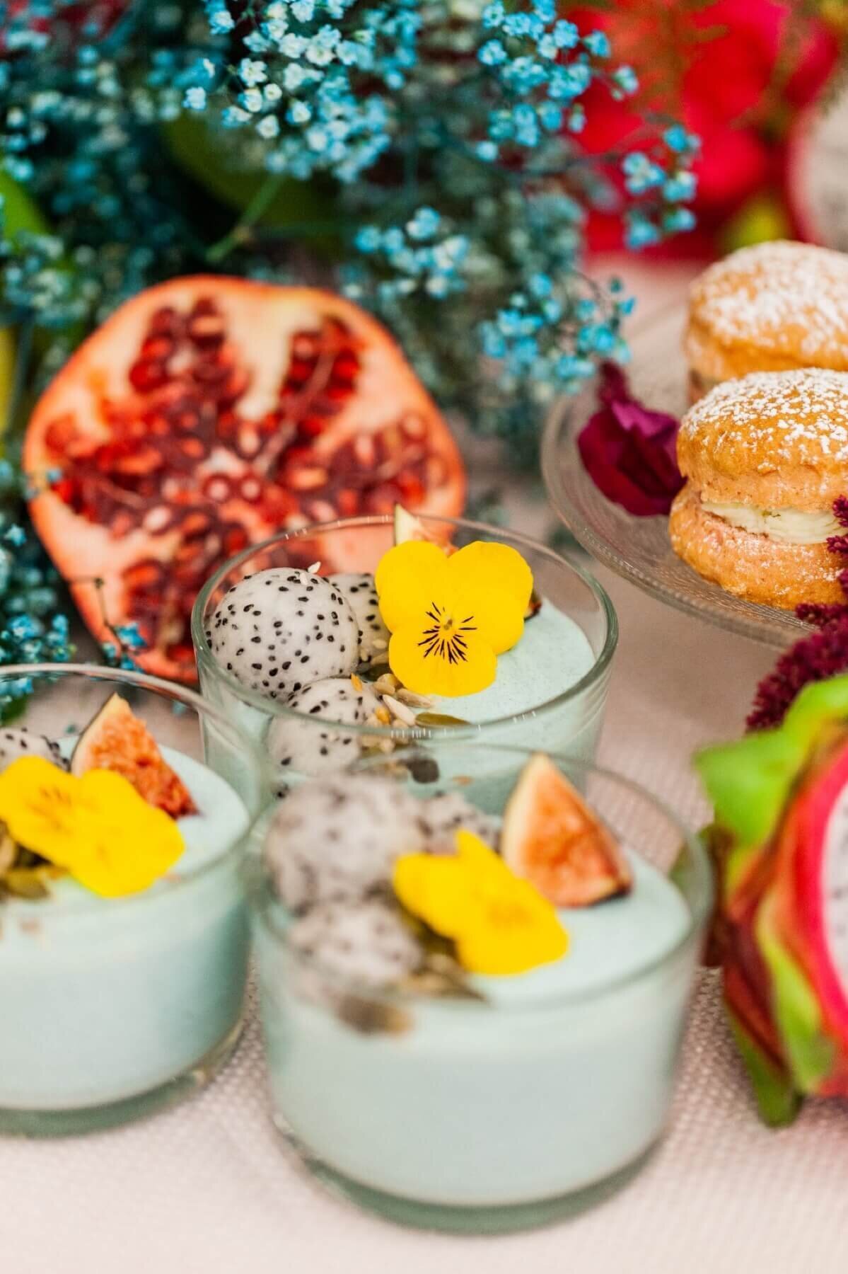 Tropical fruit desserts with cream puff's