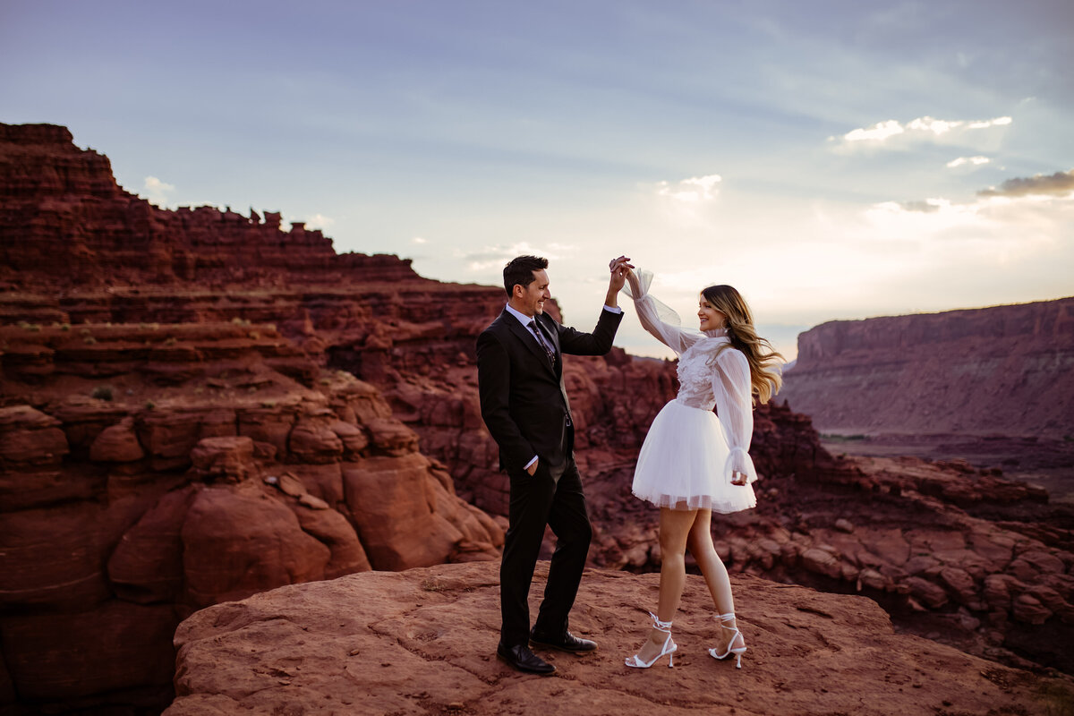 oregon-coast-elopement-wedding-photographer-desert-dance