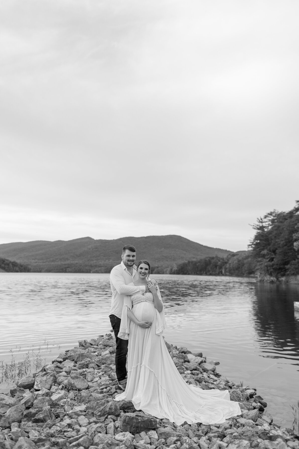 Documentary-Maternity-Session-at-Carvins-Cove-RJ-38