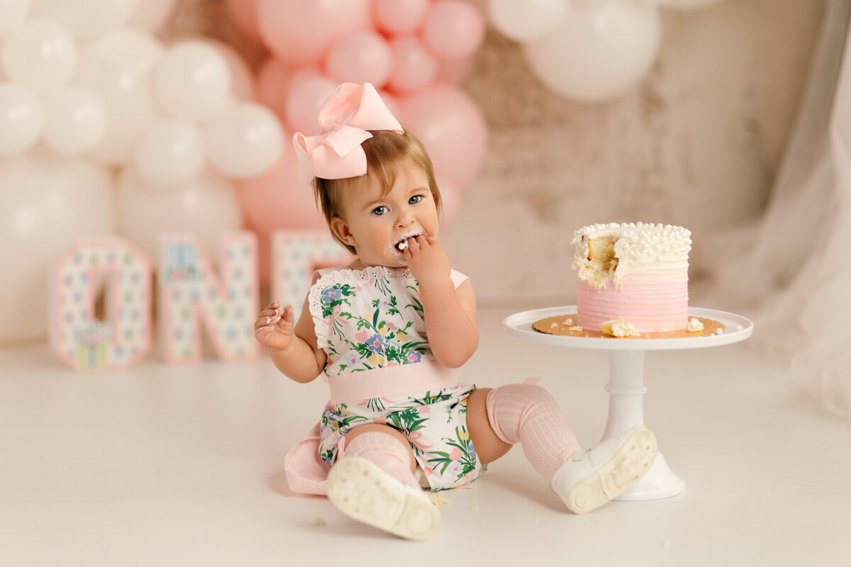 Cave Springs cake smash photos, get baby milestone photos taken, baby photographer near me NWA