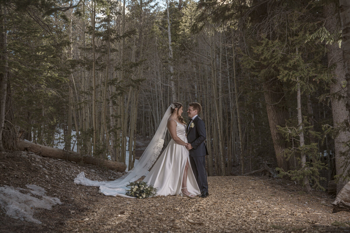 lincoln-outdoor-wedding-couple-kiss-legacy-in-light (57)