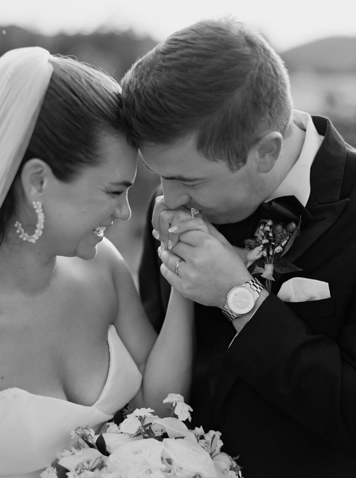 wedding-at-oswego-hills-vineyard-winery-portland-oregon-by-the-tenneys-photography-39