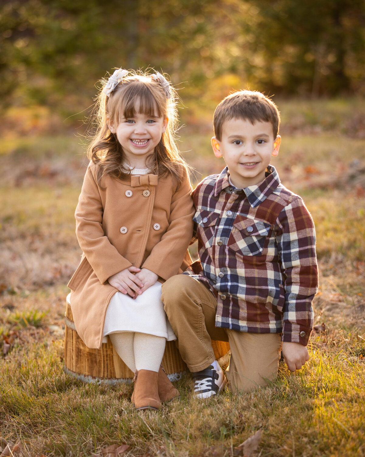 siblings, tree farm, alyssa michel photography, family sessions, christmas photos, little girl, little boy, ct photographer