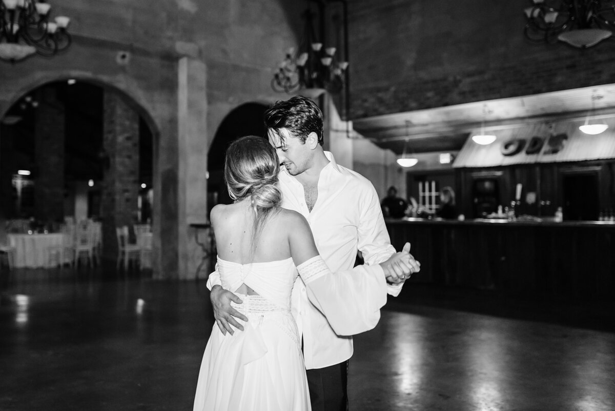 westernrootsandfallromancemorganandjimmysoldedobbinstationwedding92