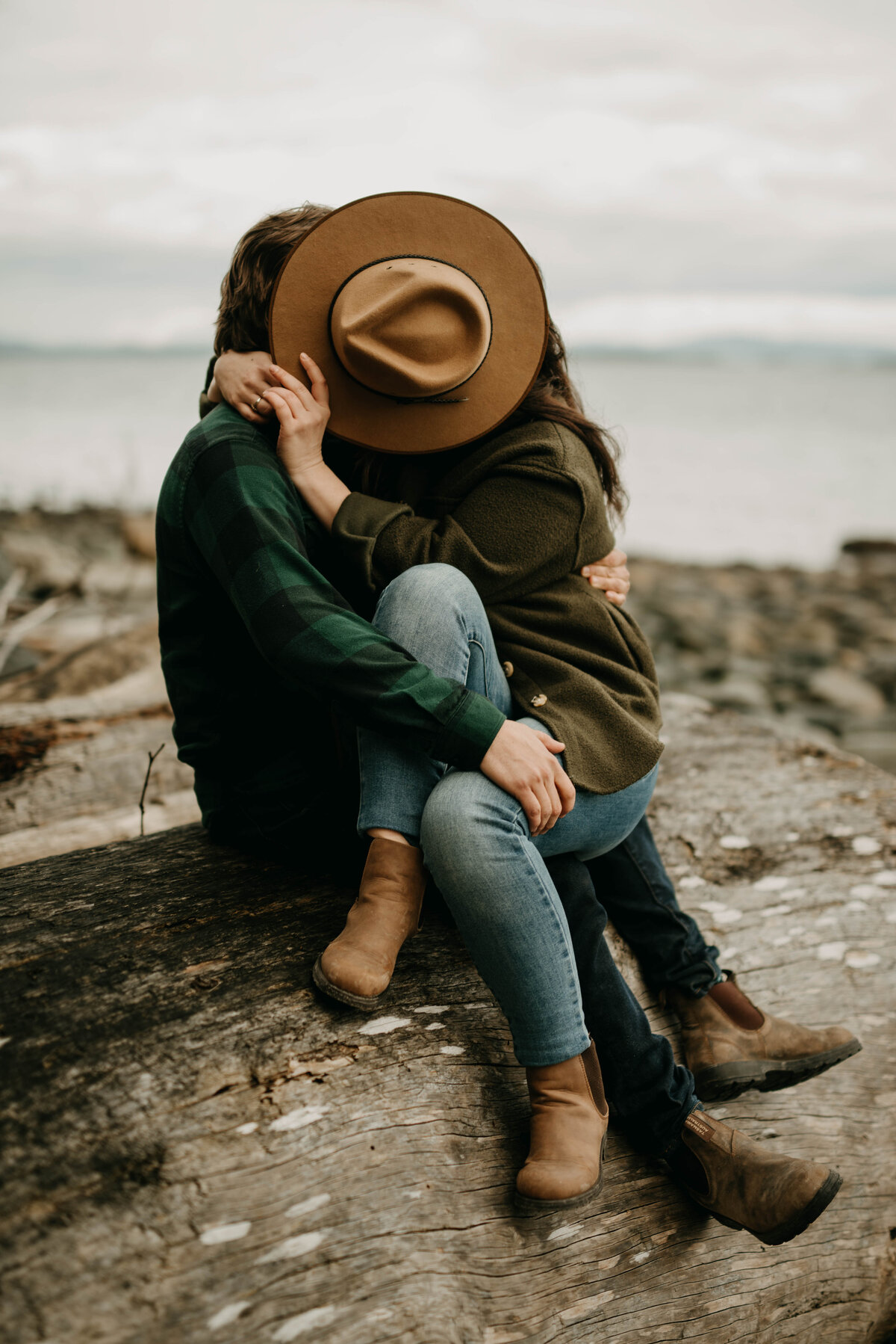 Revel Ash Studio - Couples Session - British Columbia - OceanBeach-3