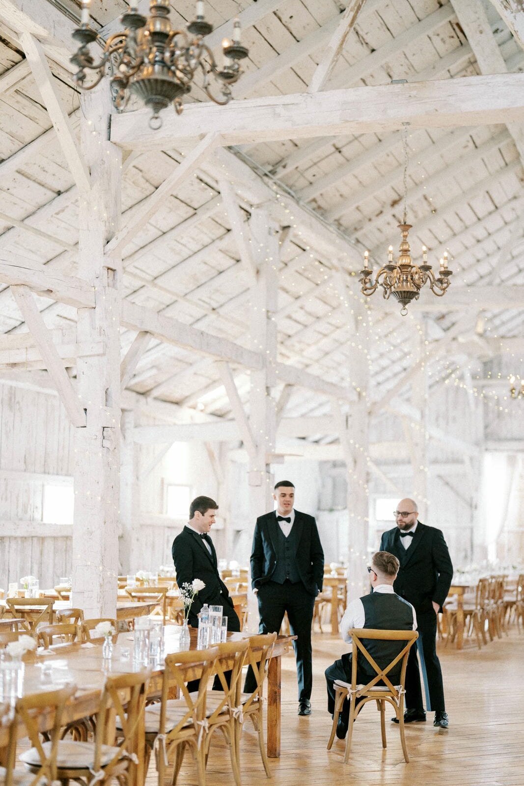W11-Wedding-Photos-Caledon-Valley-Estate-Eleanor-and-Michael-2024-11-02-2500px-1004