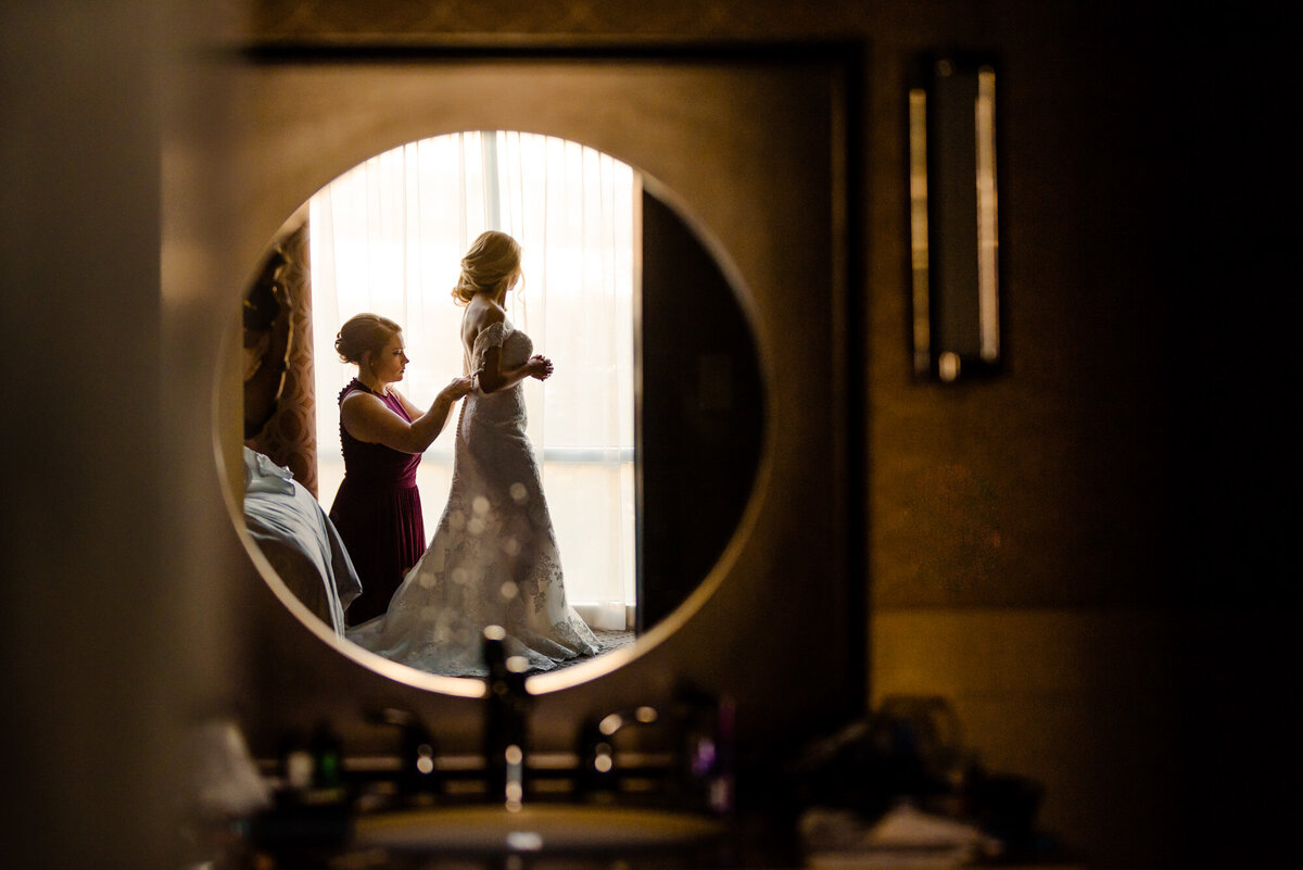 PhiladelphiaWedding_Bride_Getting_Dressed