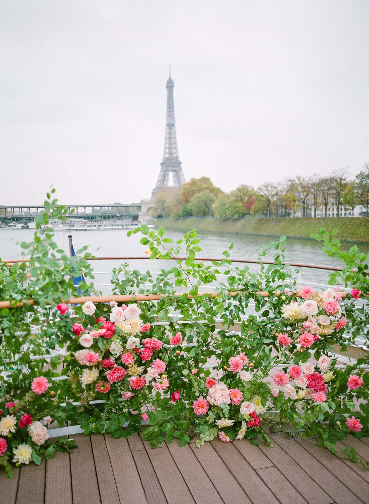 Paris-wedding-Seine-river-Floraison32