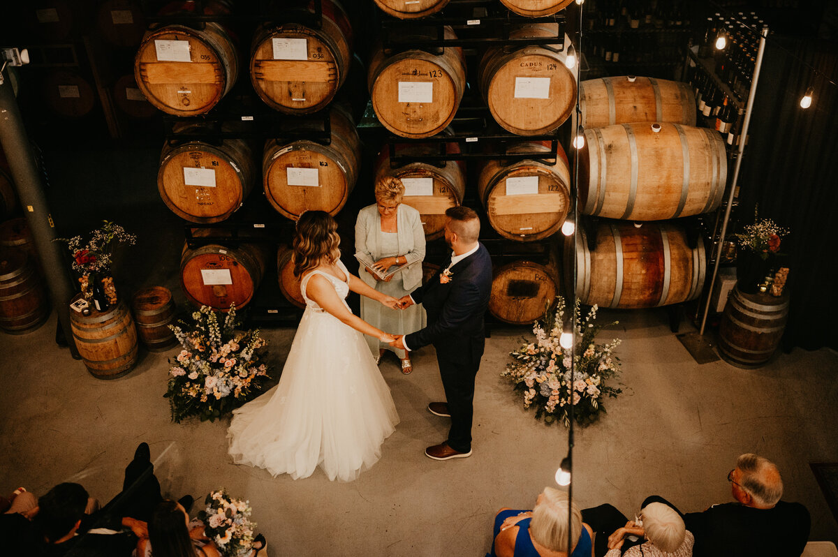 mariah-lacy-photo-green-bench-elope-in-tampa-chantilly-chic-planners-905