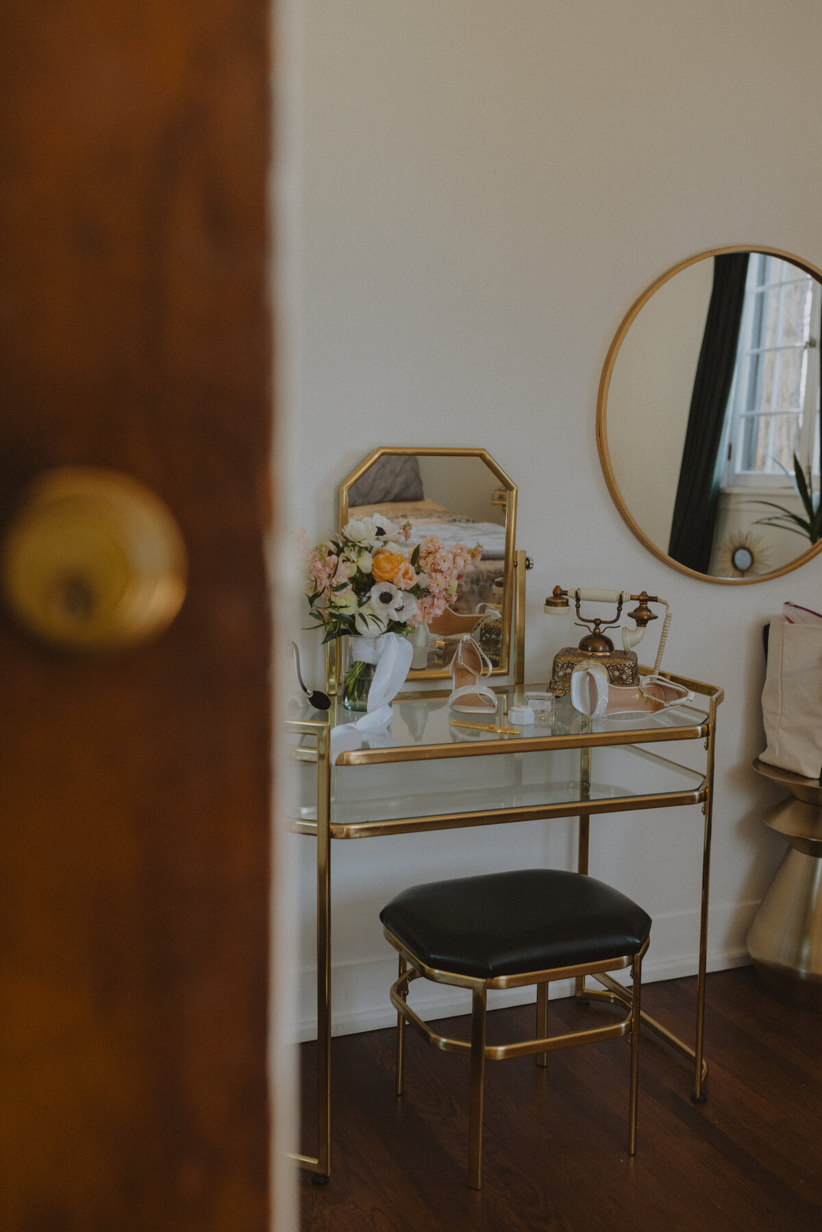 cottage-at-riverbend-spring-wedding-ally-will-getting-ready-52