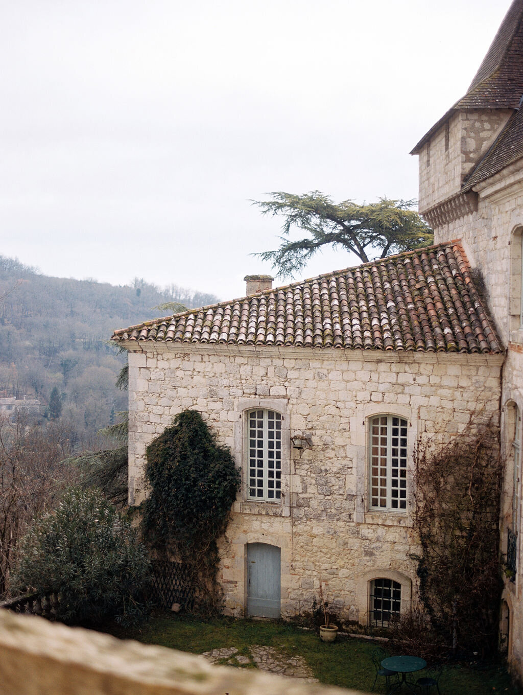 01-french-chateau-muted-pastel-floral-wedding