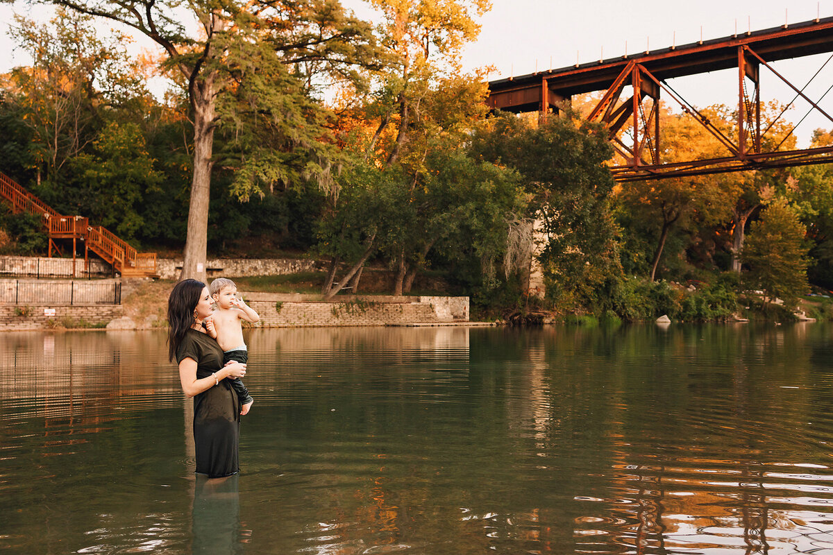 Transform moments into memories with our New Braunfels photographer. Expertly capturing your family's essence in beautiful and timeless portraits.