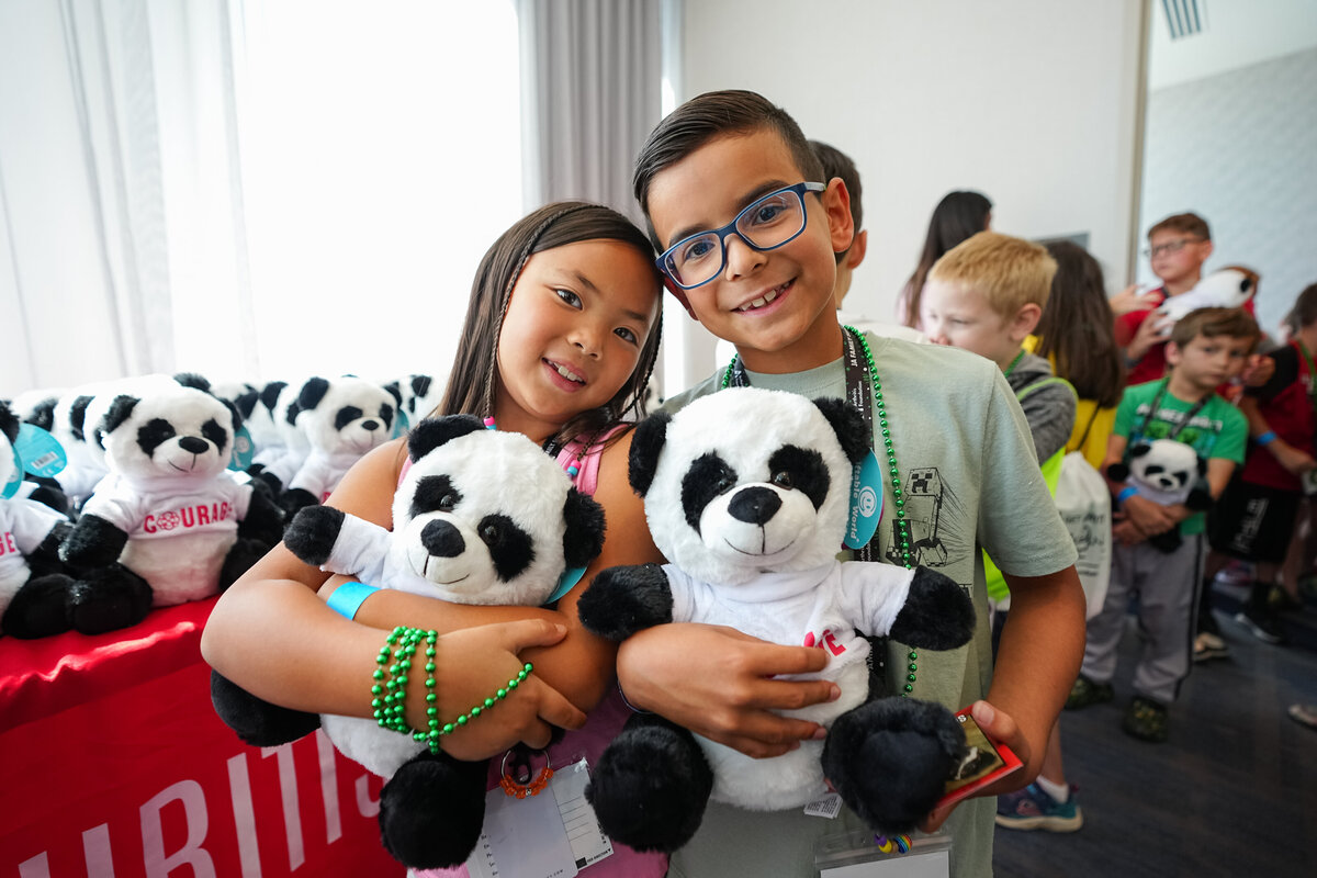 kansas-city-event-photography-0286-two-kids-holding-plush-pandas