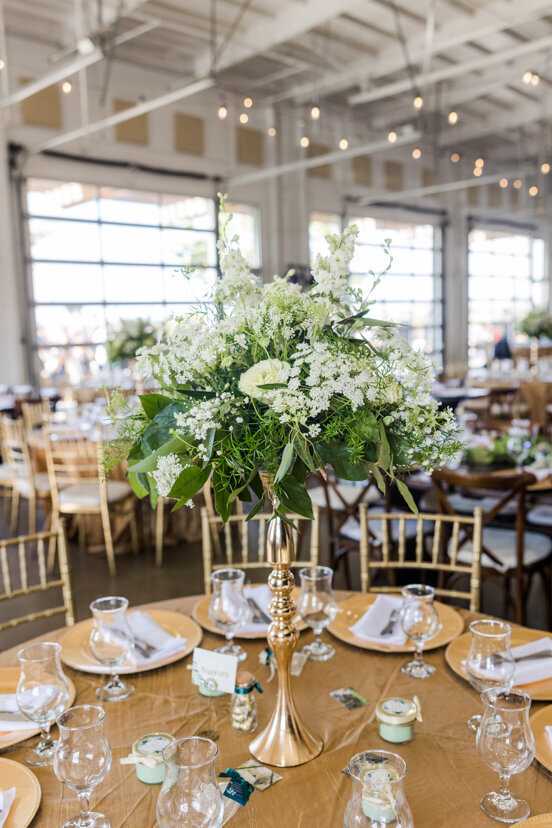 white-floral-table-decoration-salt-drift-point-venue