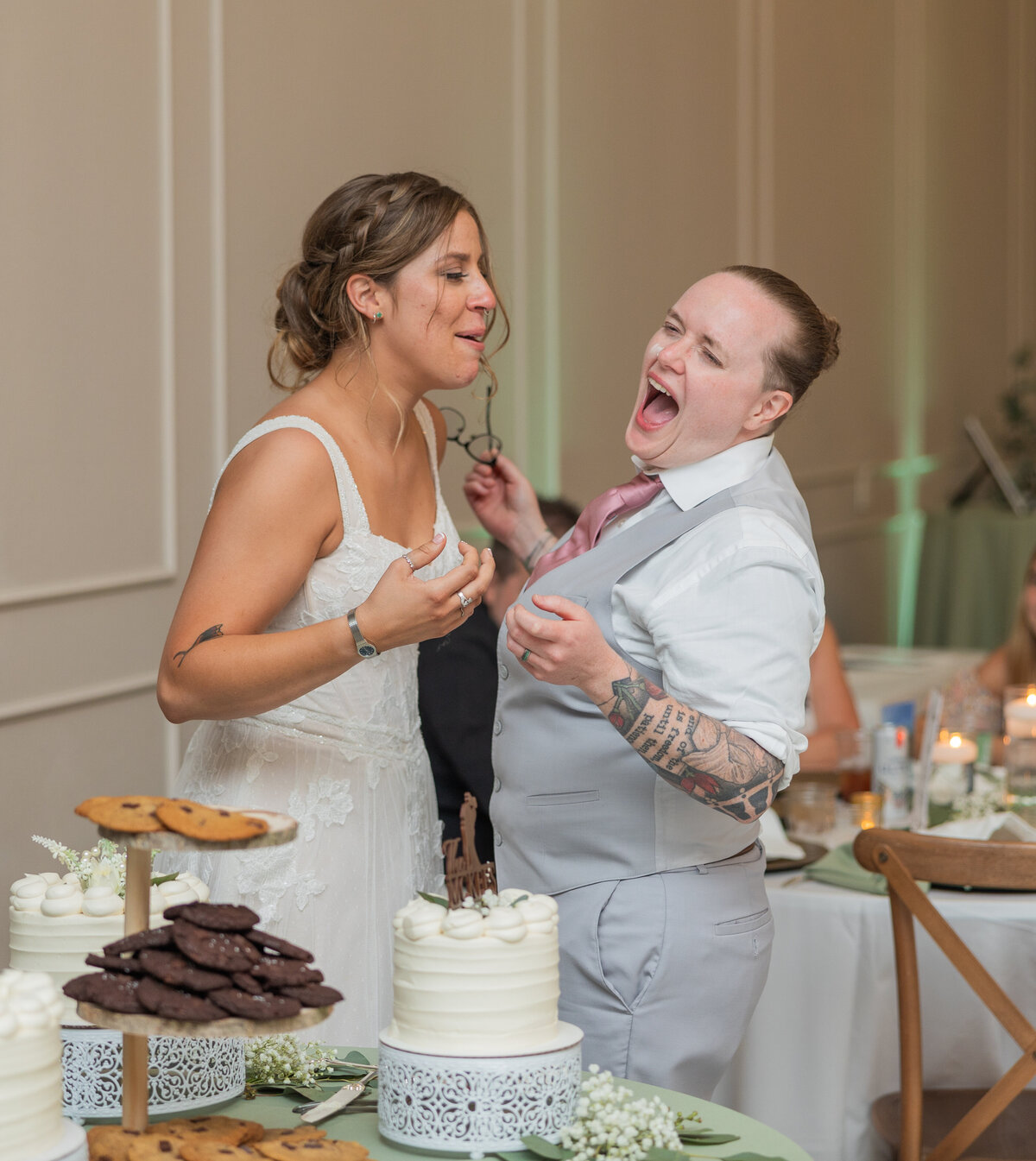 cutting-cake-at-cypress-creek-farmhouse-astatula-florida