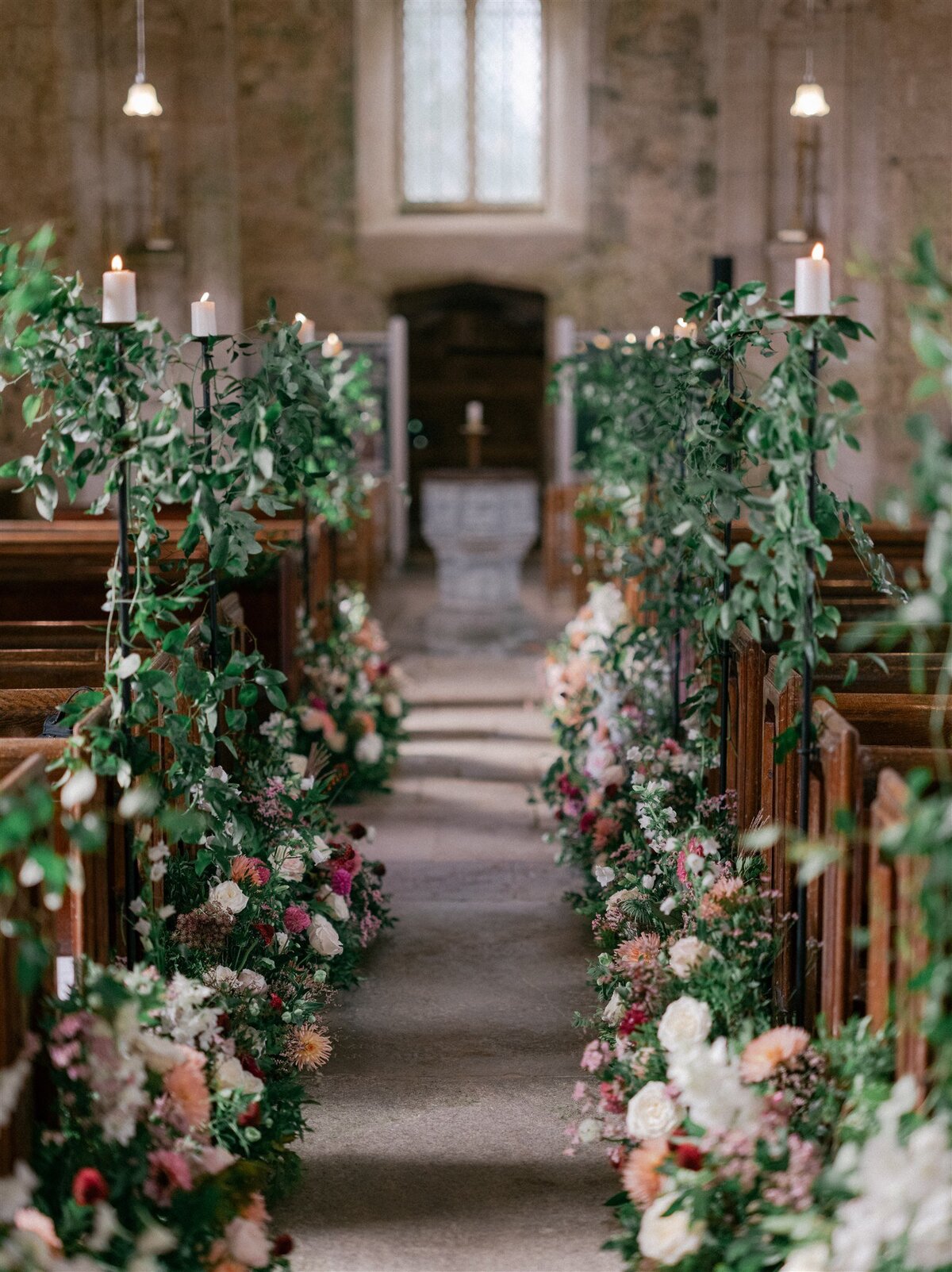 MadelineGeorge_Ceremony_0305_Wizz & Wild Wedding Florals
