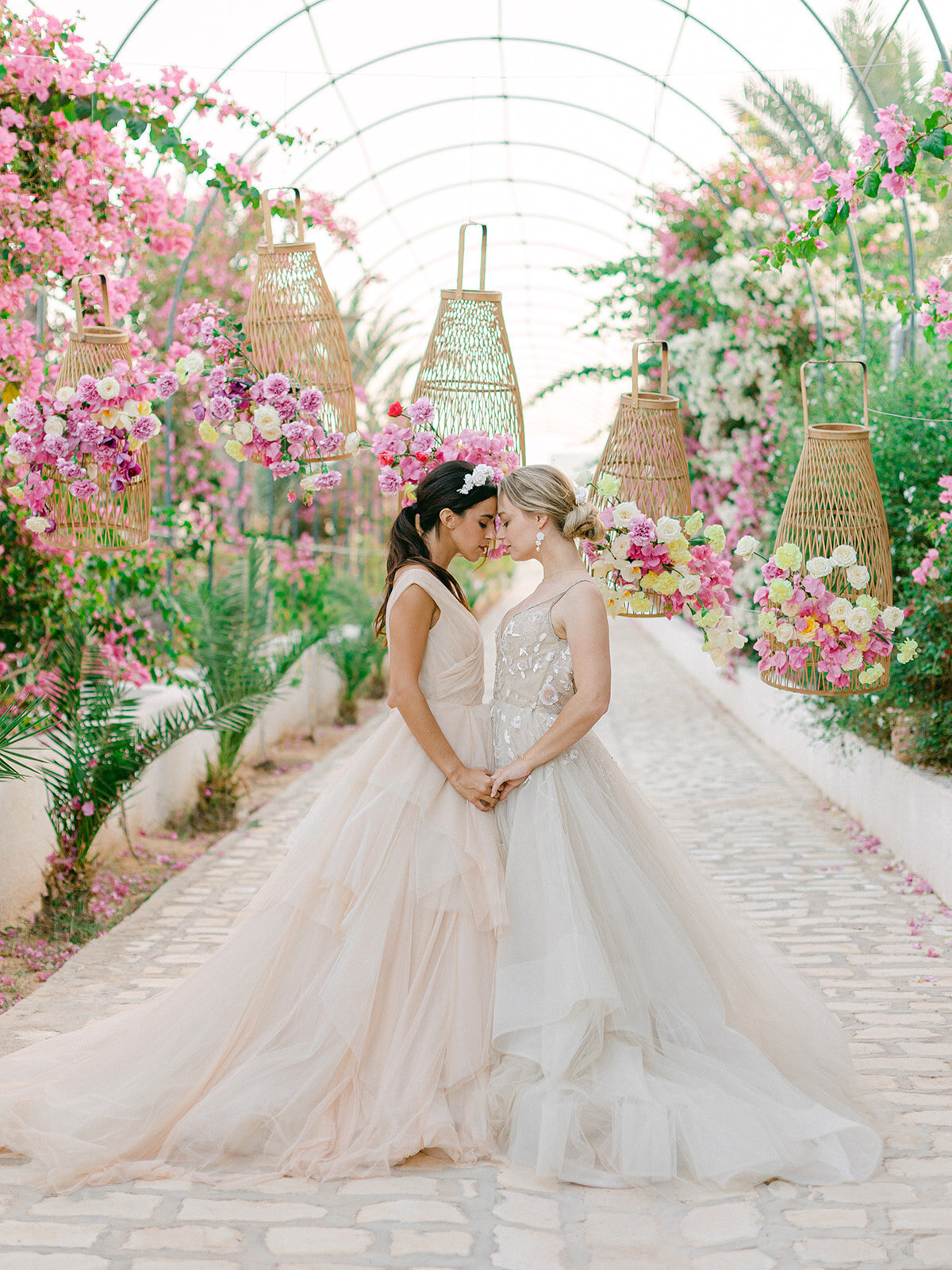 Destination wedding inspired by pink bougainvilleas at Dar Oomi Djerba Veronique lorre direction artistic floral designer Thomas Audiffren13