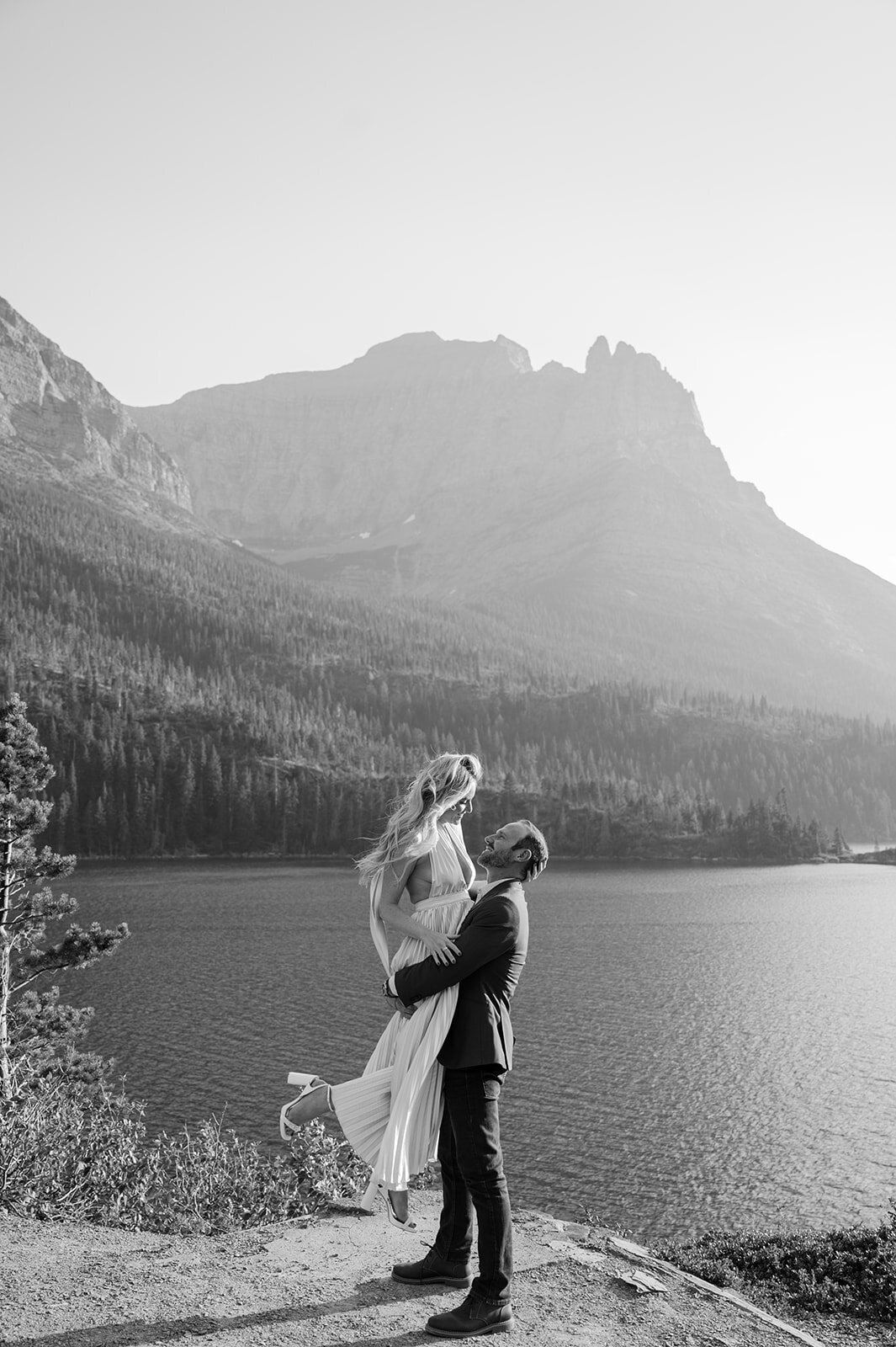 vintage-hollywood-glacier-national-park-elopement-presley-gray-photo1037