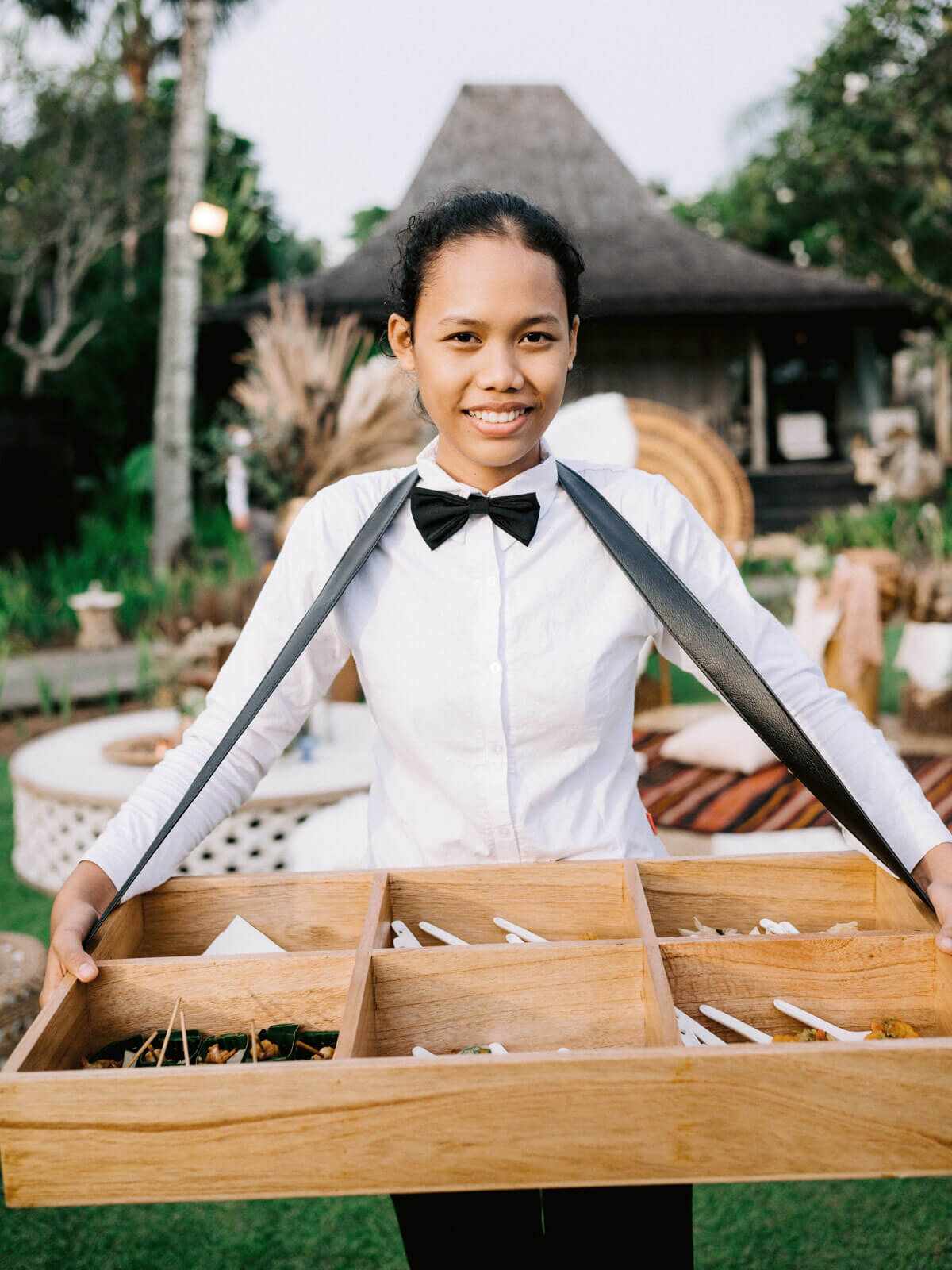 The service crew is holding a wooden tray of refreshments in a wedding in Khayangan Estate, Bali, Indonesia. Image by Jenny Fu Studio