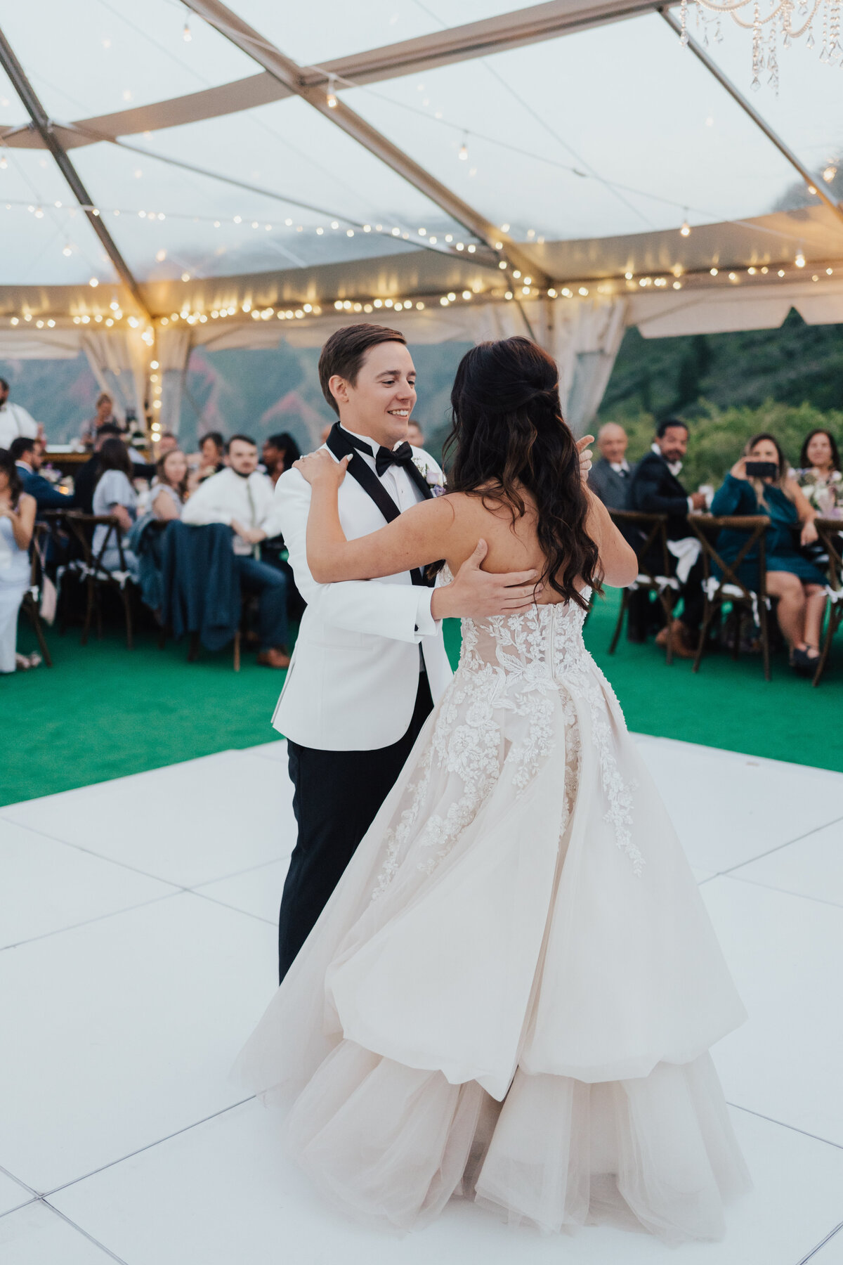 picturesque-romantic-tented-wedding