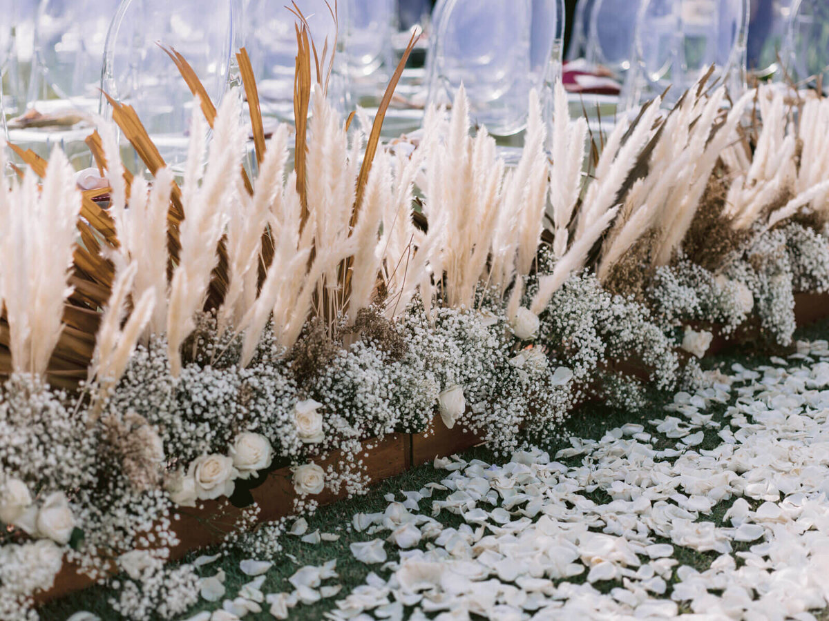 Beautiful white flowers along the wedding aisle in Khayangan Estate, Bali, Indonesia. Image by Jenny Fu Studio