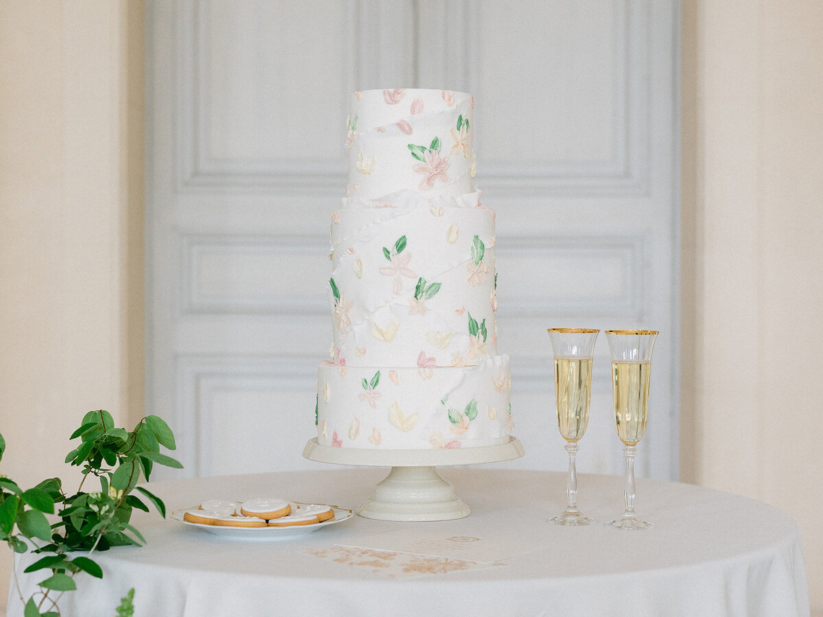 wedding cake with champagne