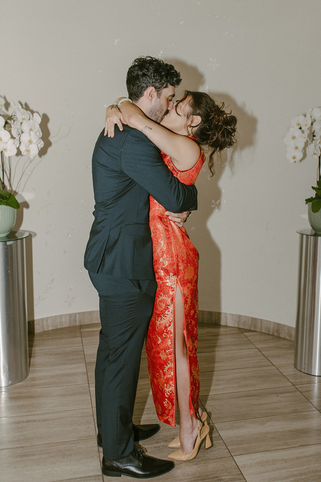 toronto-city-elopement-city-hall-ttc-subway-sugar-beach-fun-romantic-sumer-wedding-2728