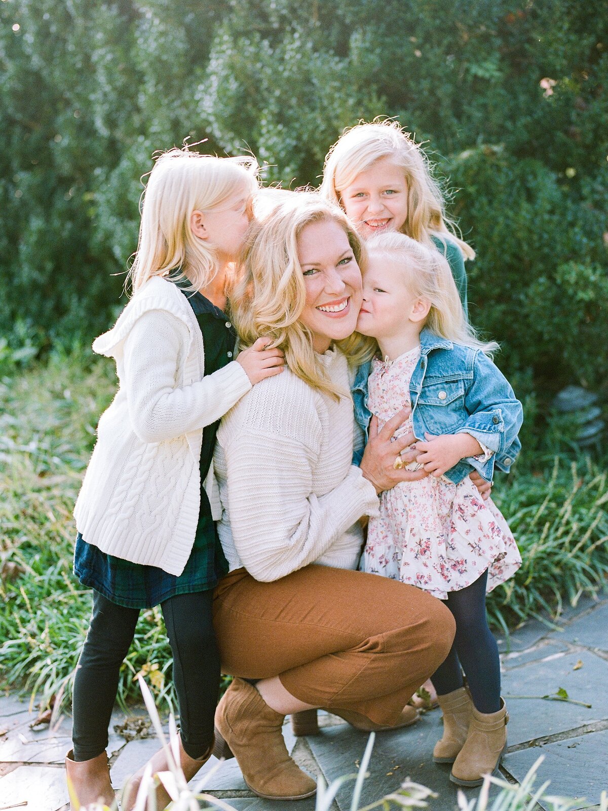 fall-family-photos-at-home-crozet-virginia-amy-nicole-photography-0089