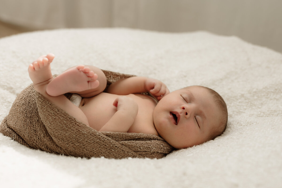 newborn fotograaf - gezinsfotograaf - zwangerschapsfotografie - videograaf - Sint-Niklaas - Pictures by Jess - Mama en baby shoot