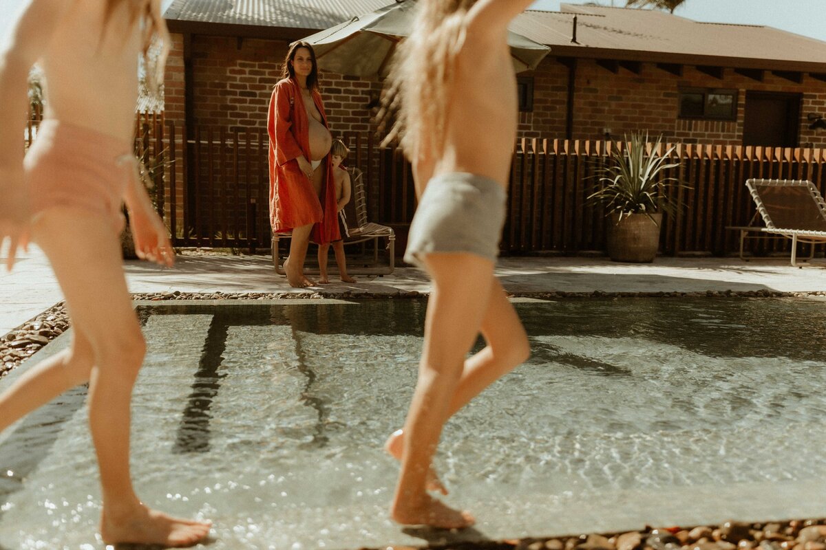 emmawandphotography_cronullaphotographer_travelfamilyphotographer_seaseahotel_crescentheadfamilyphotographer_holidayfamilyphotographer_sydneyfamilyphotographer-50