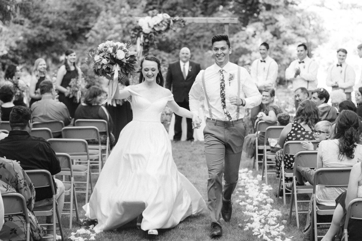 RIVERSIDE WEDDING IN THE OREGON
