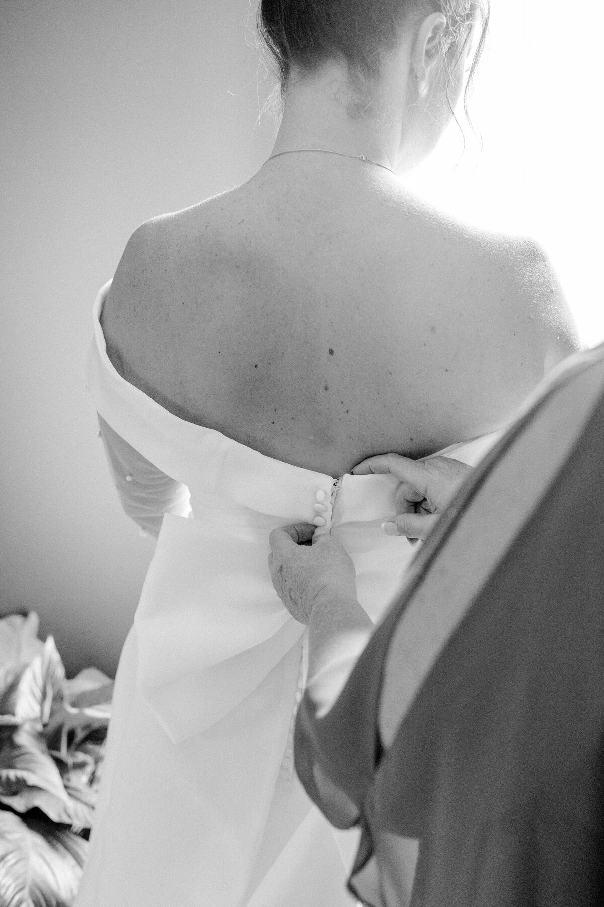 0291 Pascale and Nicolas NAC OBorn Room Wedding Downtown_Ottawa_Photography by Emma