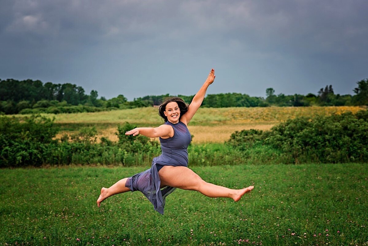 senior girl dancing