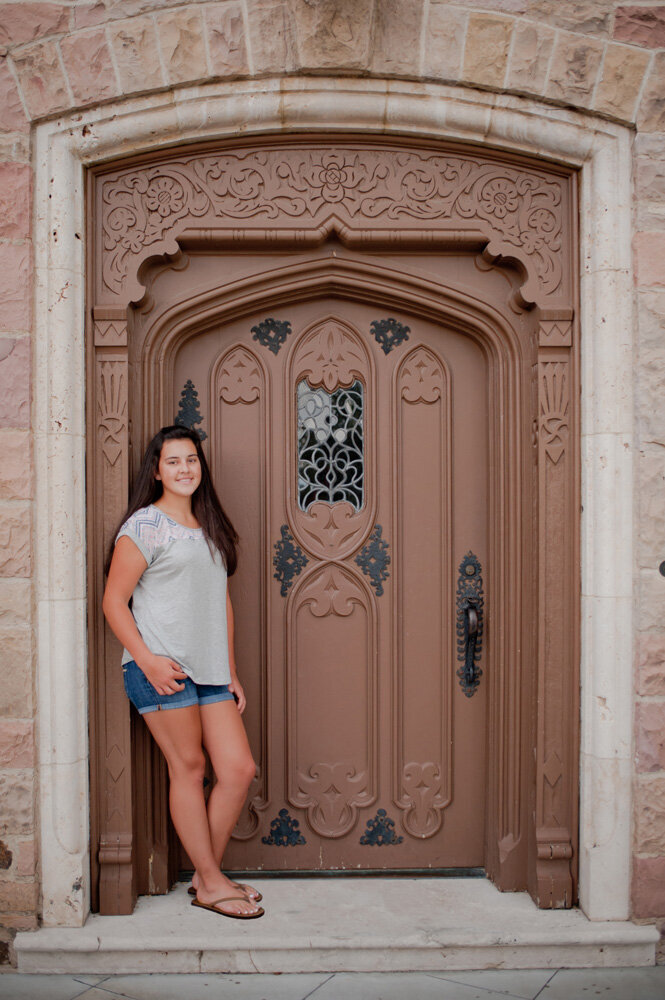 colorado-mansion-senior-girl-castle-wood-door