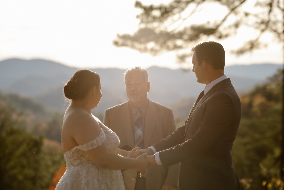 eloping-to-gatlinburg-ceremony