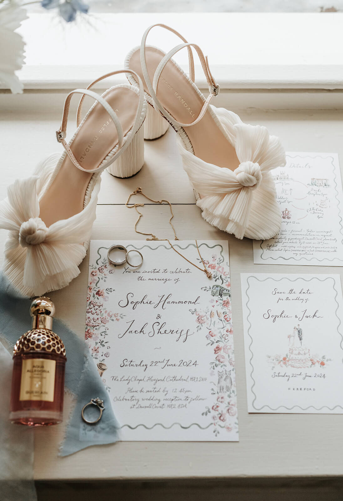 Issy-and-Bella-Floral-Design-Wedding-Florist-Herefordshire-Dewsall-Court-S-J2