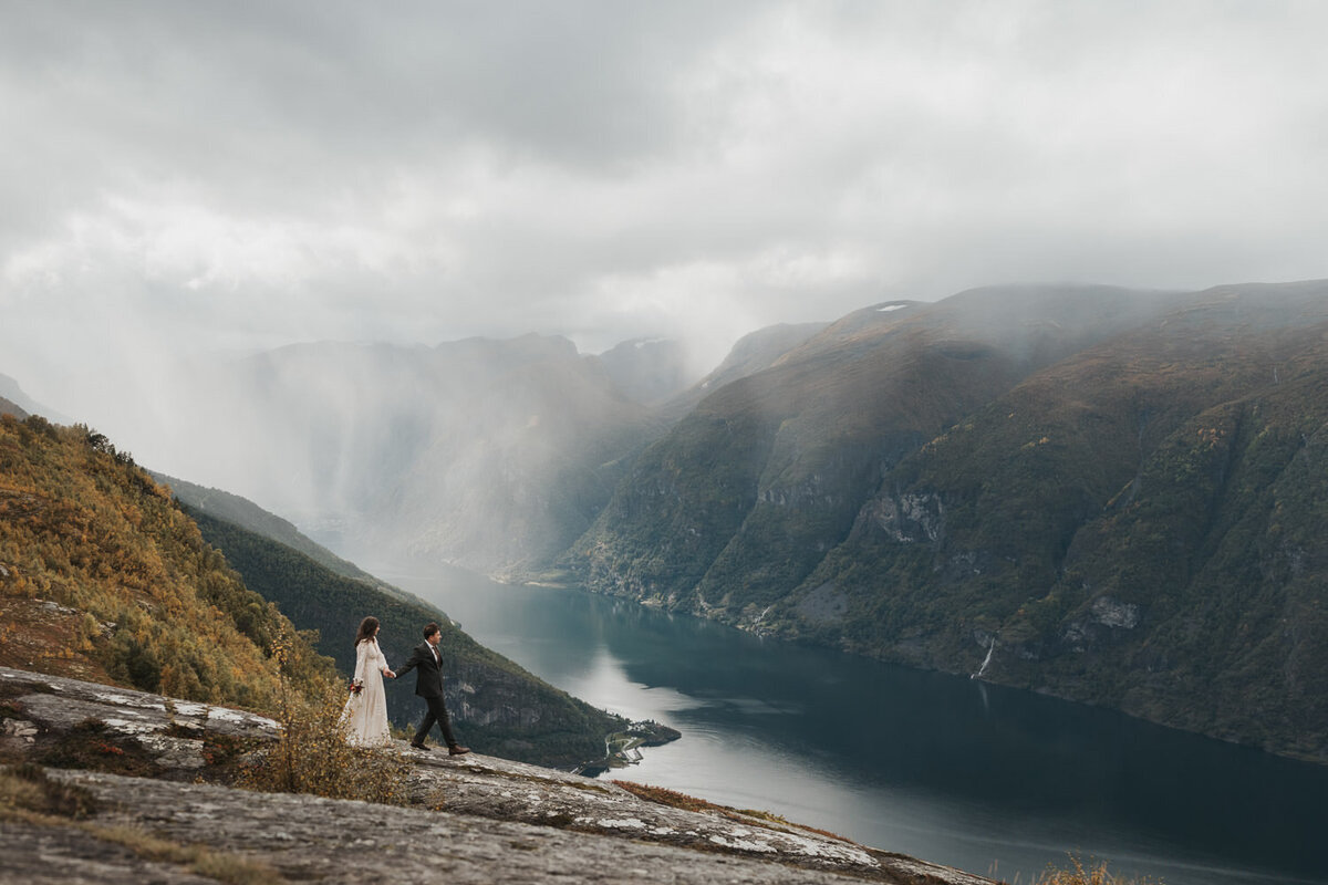 Norway-wedding-elopement-aurland-412