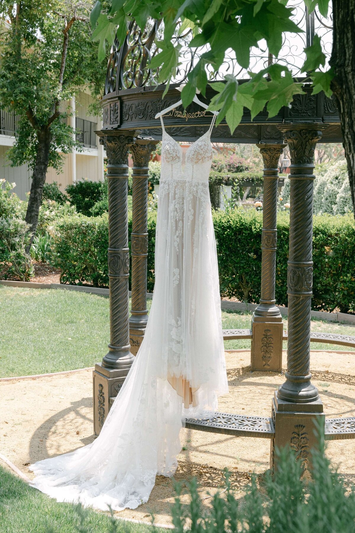 the-lodge-at-malibou-lake-modern-wedding-25