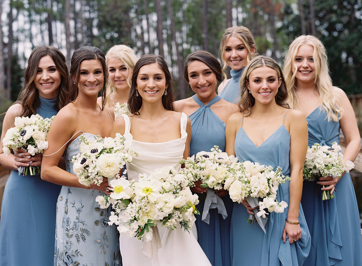 bridesmaids-blue-dresses-white-bouquets.
