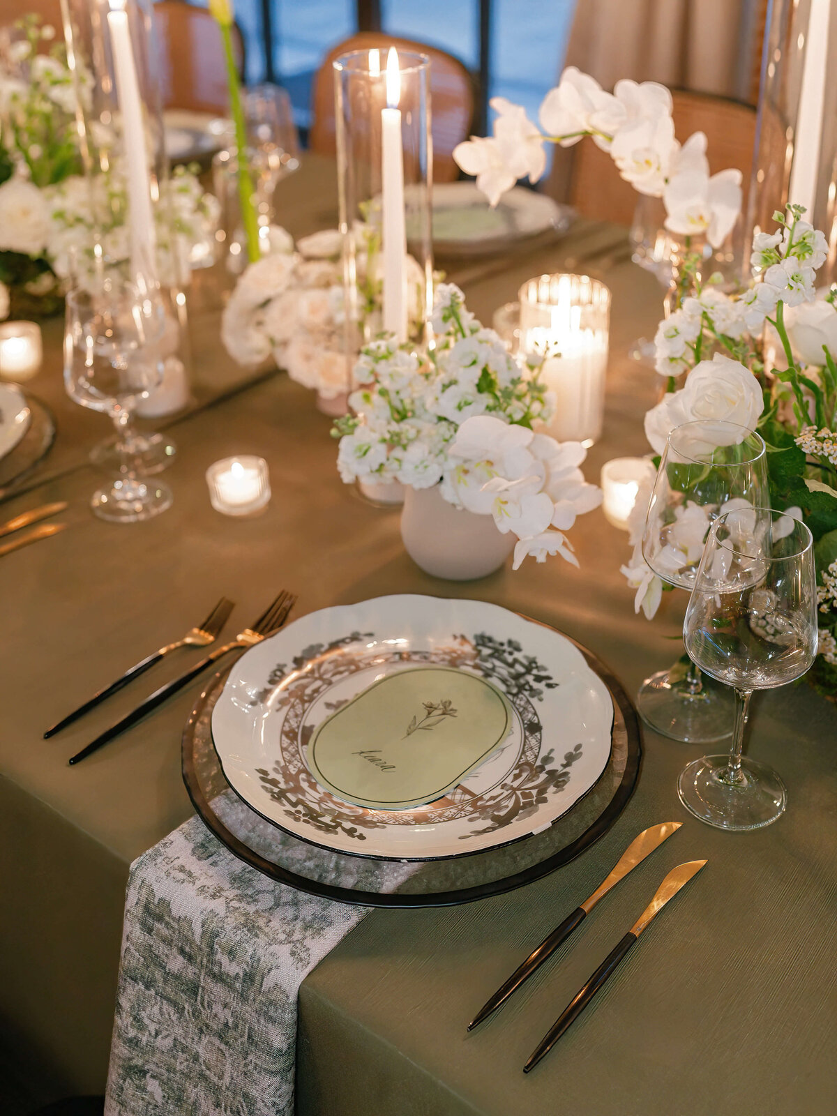 talia-connor-st-regis-dc-table-setting-springvale-floral