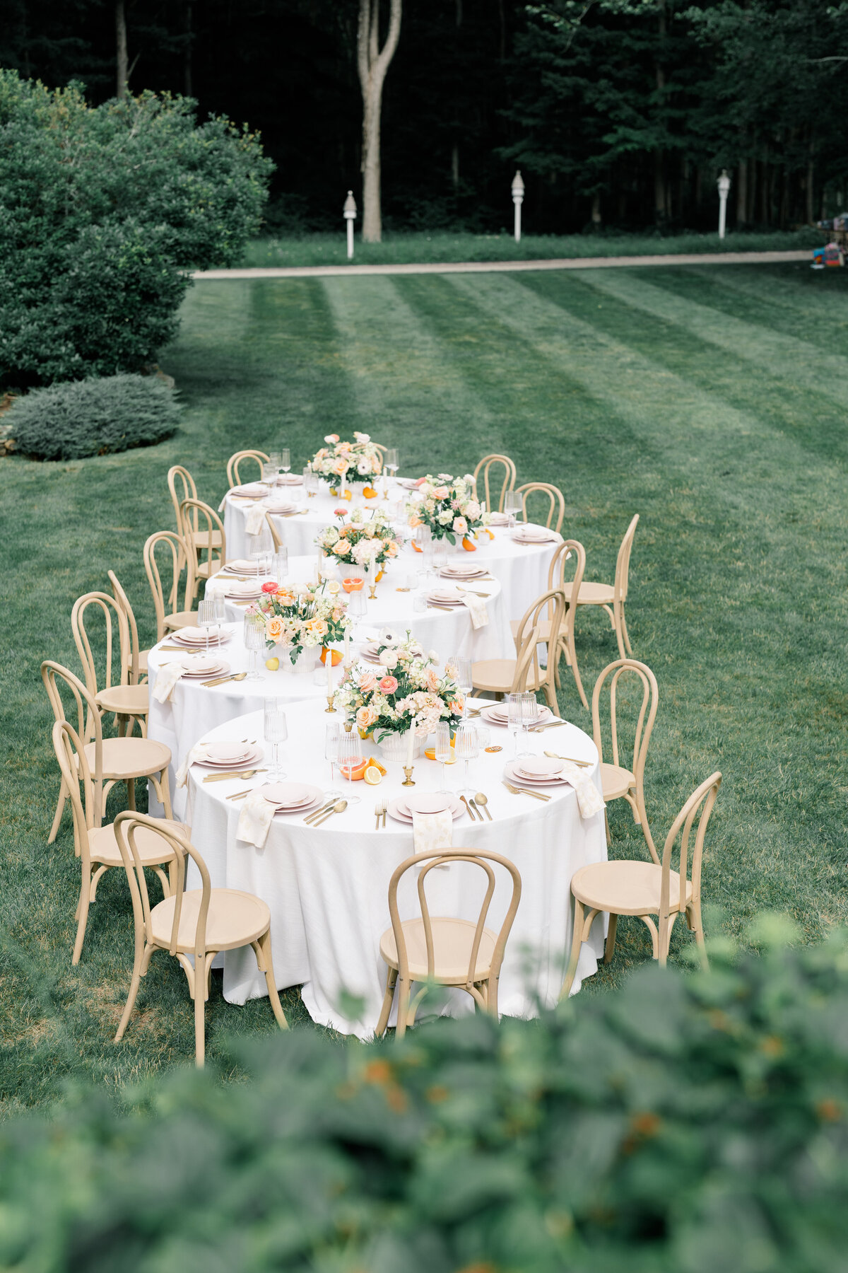 caterpillar-round-wedding-tables-ct-wedding-planner