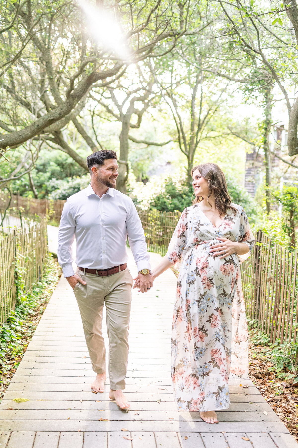 maternity-photos-at-the-virginia-beach-north-end