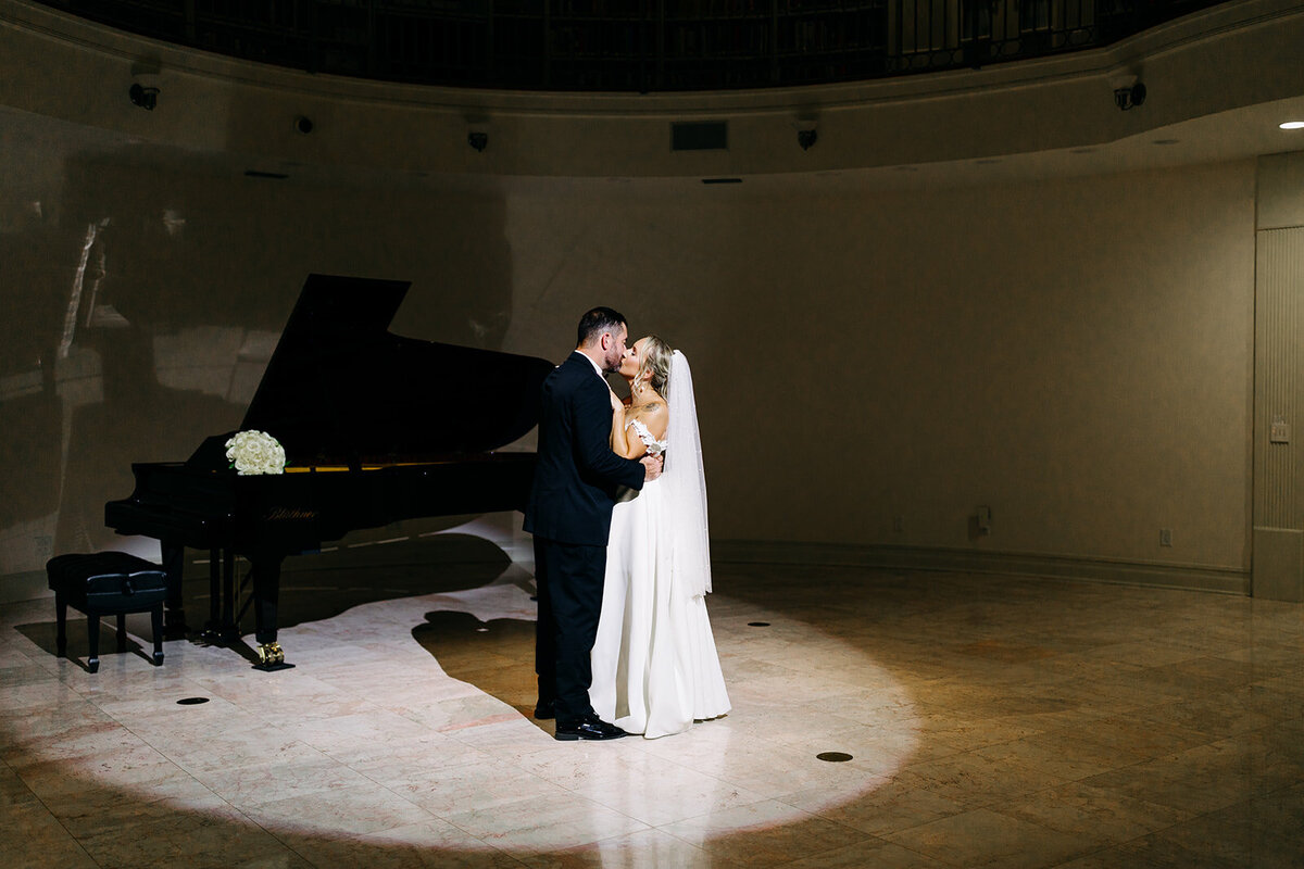 amber-mcwhorter-photo-whitehurst-elopement-chantilly-chic-celebrations-0989