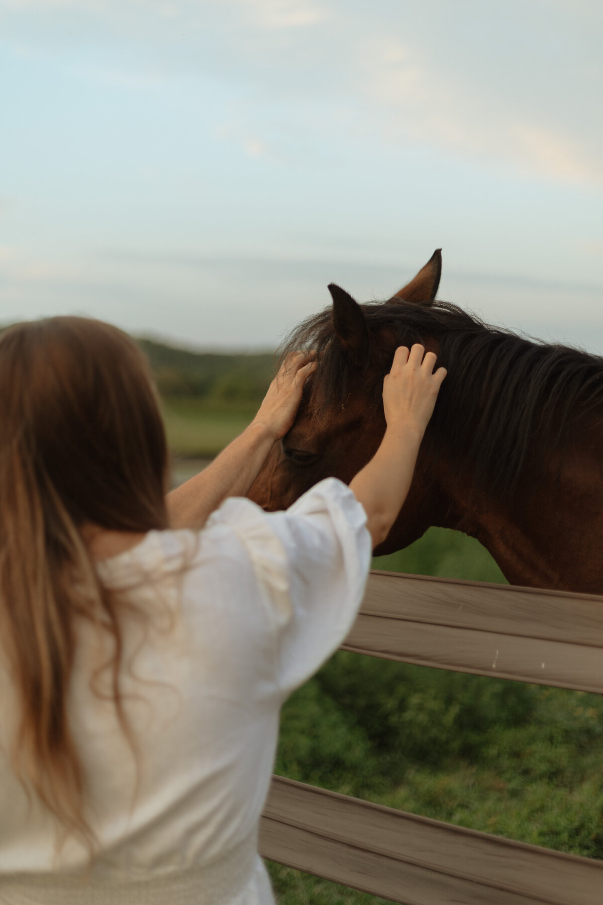Romantic couples picnic surrounded by tropical greenery at a Florida winery

